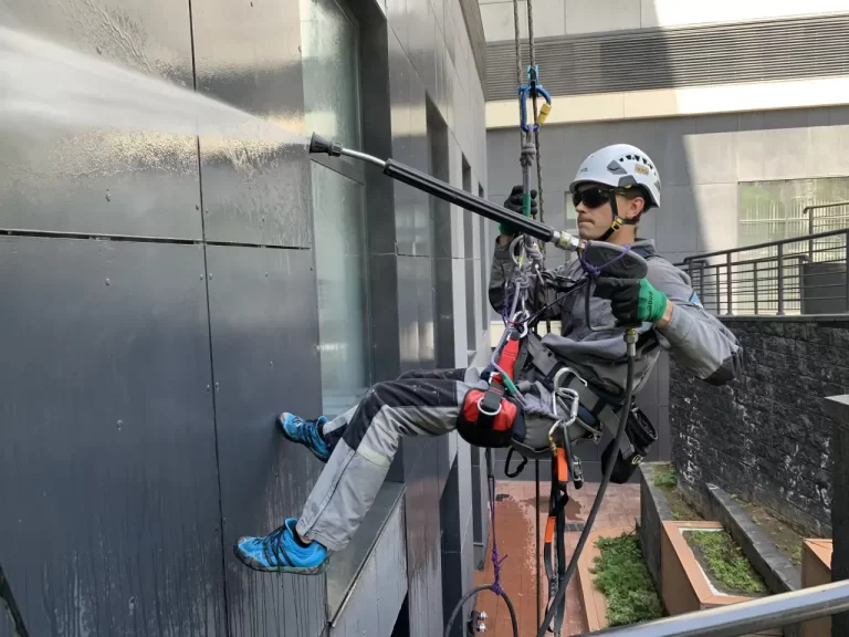 Очистка фасада мойкой высокого давления